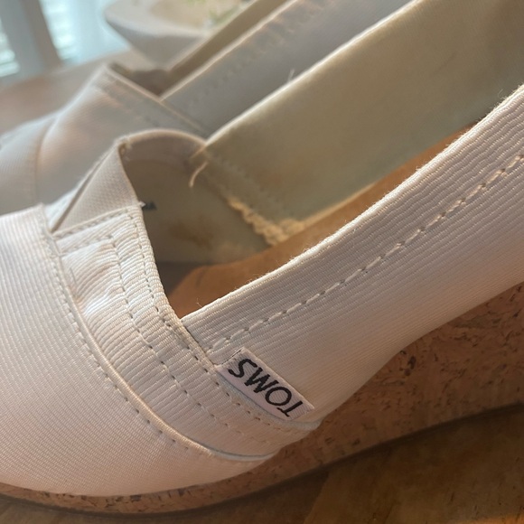 Tom’s wedge sandals - size 10 wide - Picture 8 of 12